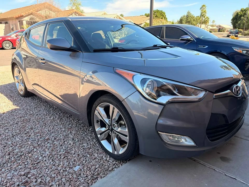 2017 Hyundai Veloster - Image 4 of 10