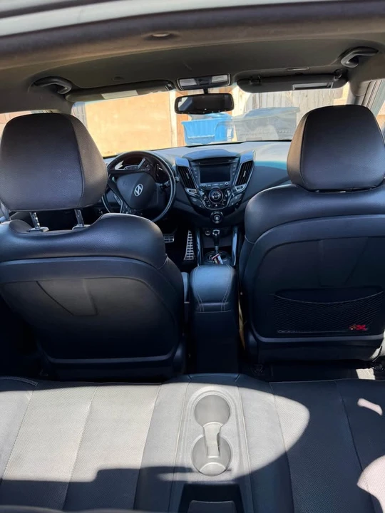 2017 Hyundai Veloster - Image 2 of 8
