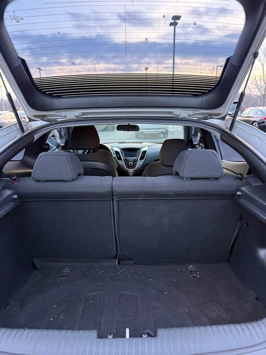 2017 Hyundai Veloster - Image 4 of 8