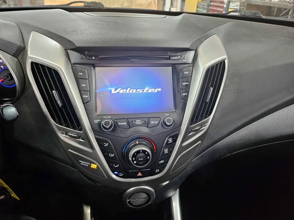 2017 Hyundai Veloster - Image 7 of 13