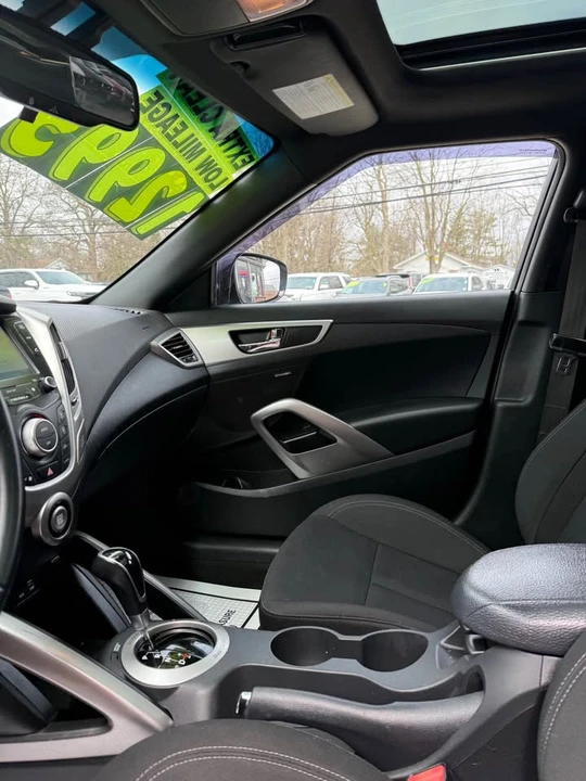 2017 Hyundai Veloster - Image 11 of 12