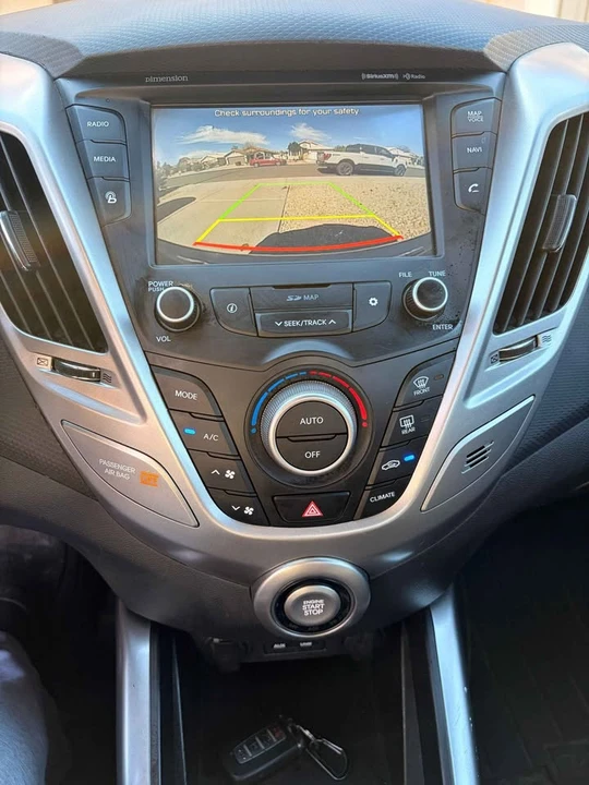 2017 Hyundai Veloster - Image 6 of 10