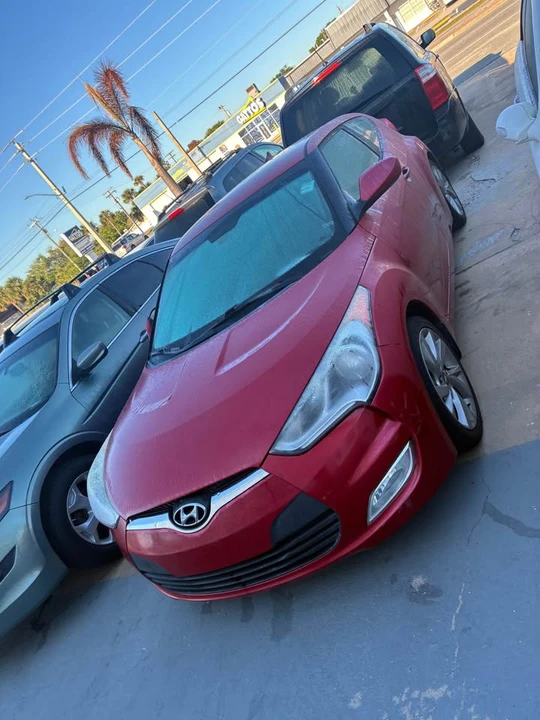 2017 Hyundai Veloster - Image 2 of 3