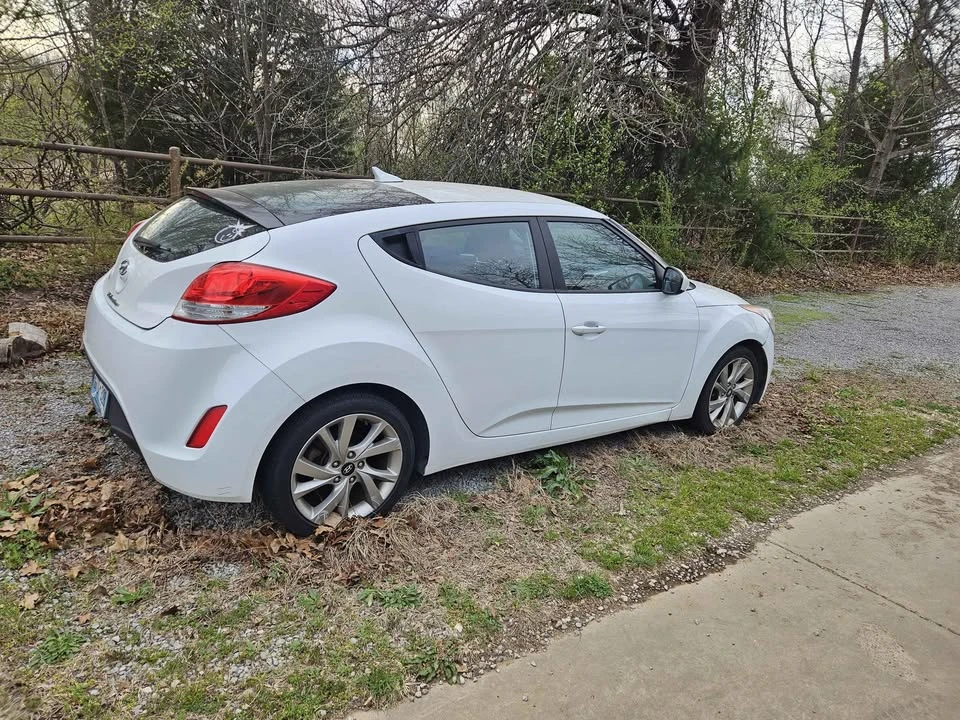 2017 Hyundai Veloster - Image 4 of 7