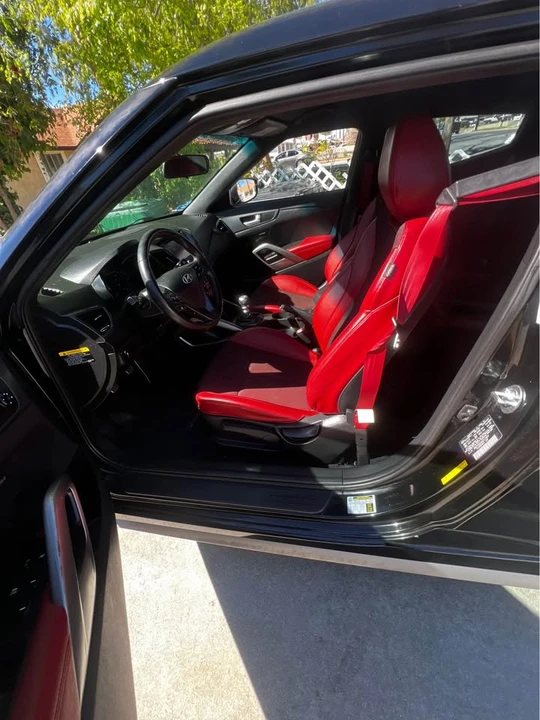 2017 Hyundai Veloster - Image 18 of 19