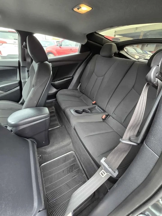 2017 Hyundai Veloster - Image 8 of 9