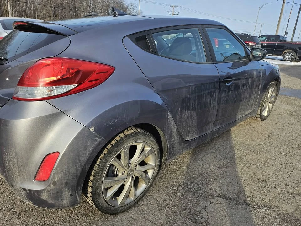 2017 Hyundai Veloster - Image 2 of 13