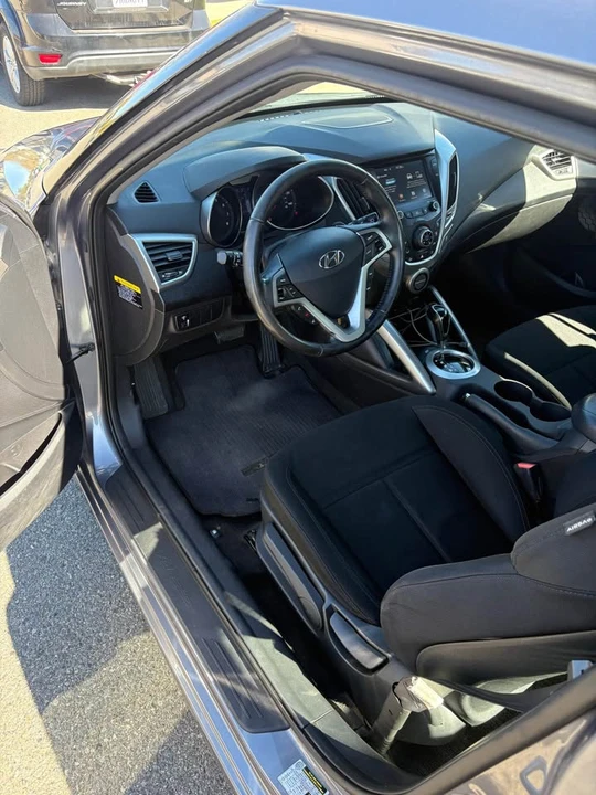 2017 Hyundai Veloster - Image 2 of 6