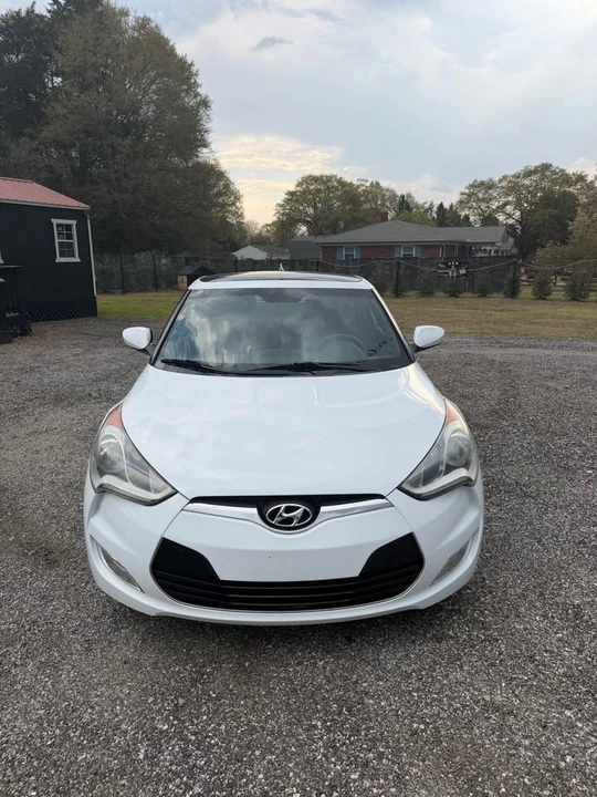 2017 Hyundai Veloster - Image 2 of 13