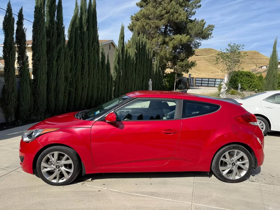 2017 Hyundai Veloster - Image 2 of 15