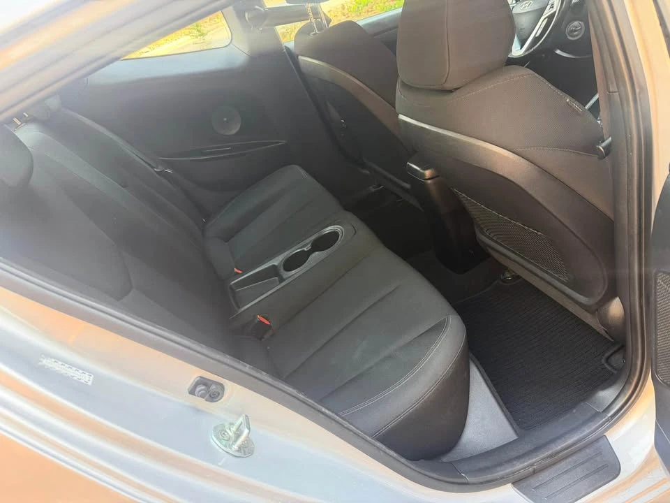 2017 Hyundai Veloster - Image 6 of 11
