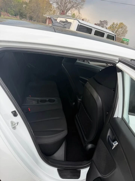 2017 Hyundai Veloster - Image 6 of 12
