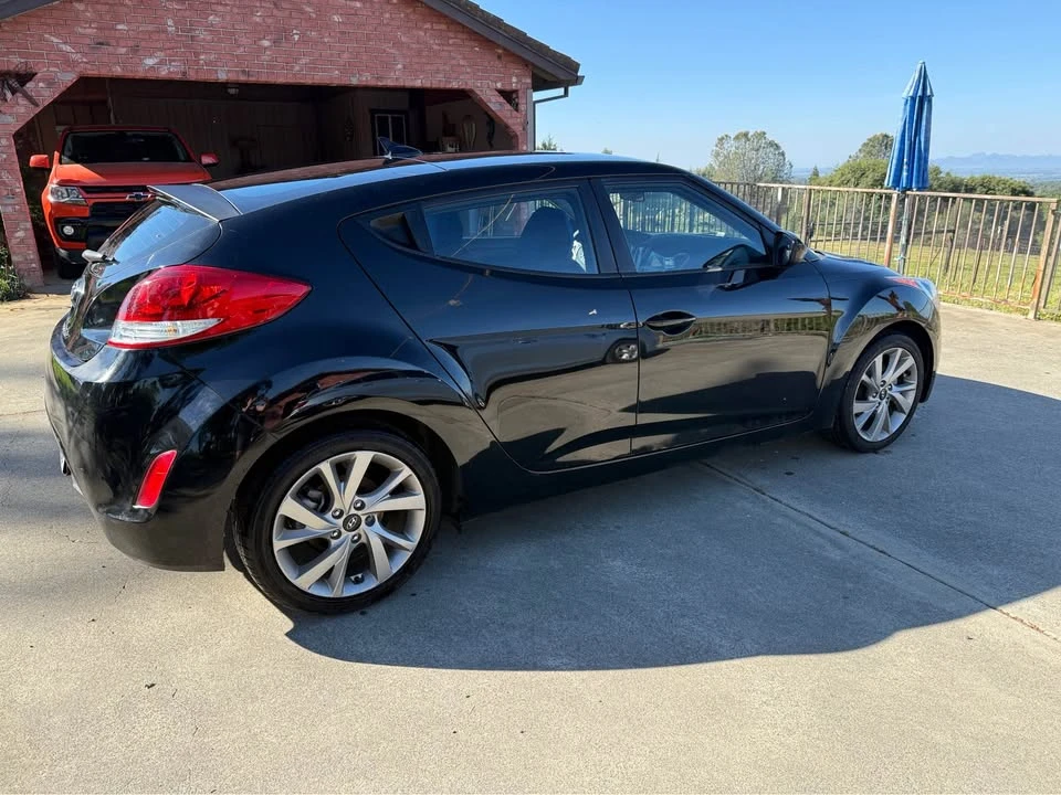 2017 Hyundai Veloster - Image 2 of 12