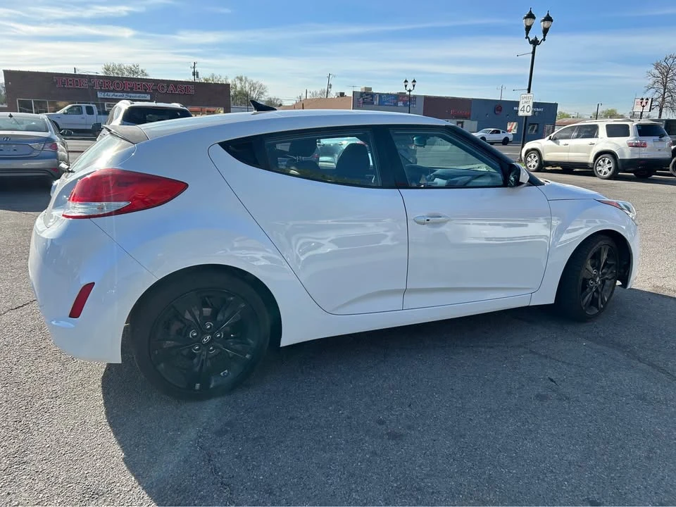 2017 Hyundai Veloster - Image 3 of 7