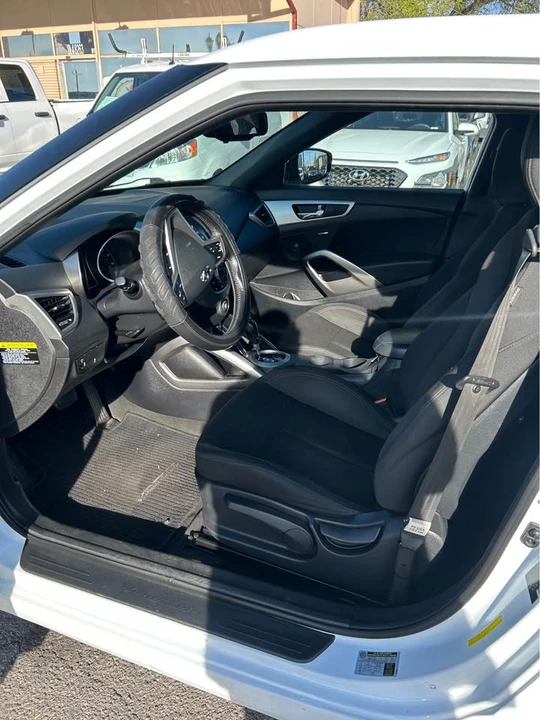 2017 Hyundai Veloster - Image 6 of 7