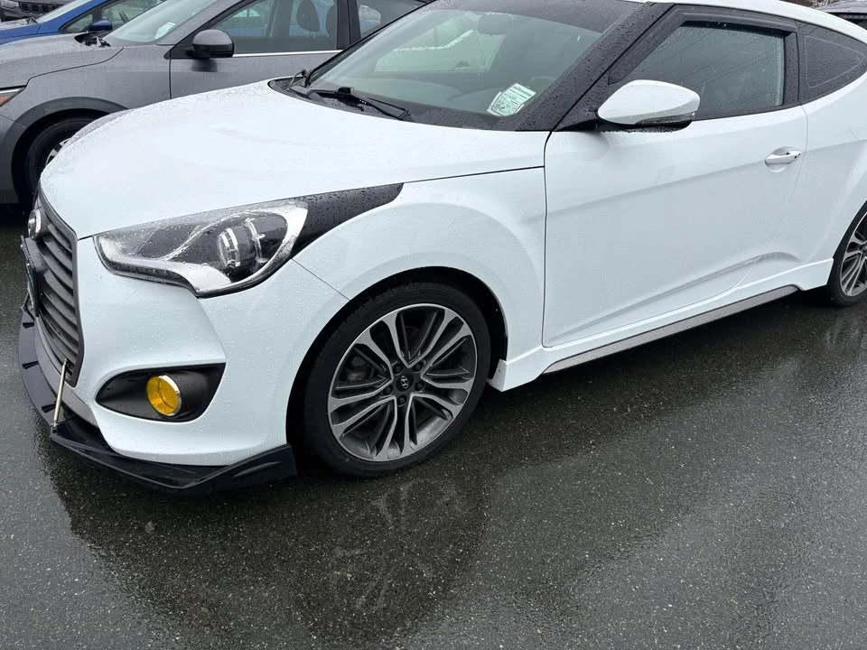 2017 Hyundai Veloster - Image 2 of 18