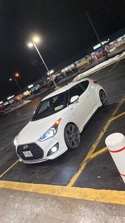 2017 Hyundai Veloster - Image 2 of 3