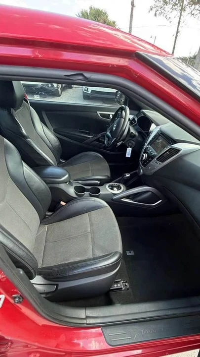 2017 Hyundai Veloster - Image 7 of 8