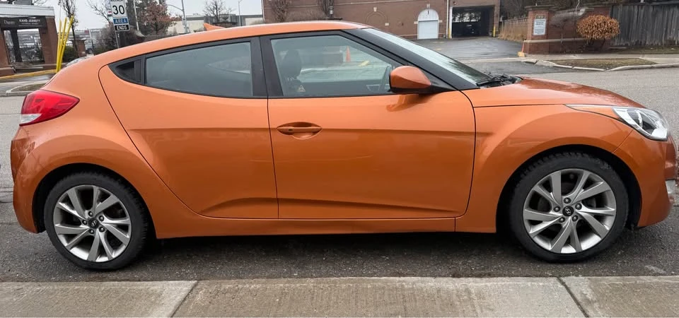 2017 Hyundai Veloster - Image 7 of 10