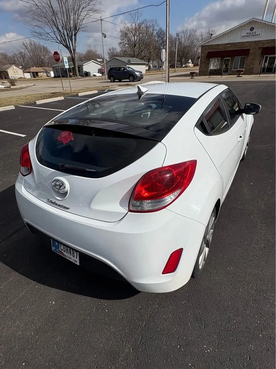 2017 Hyundai Veloster - Image 4 of 18