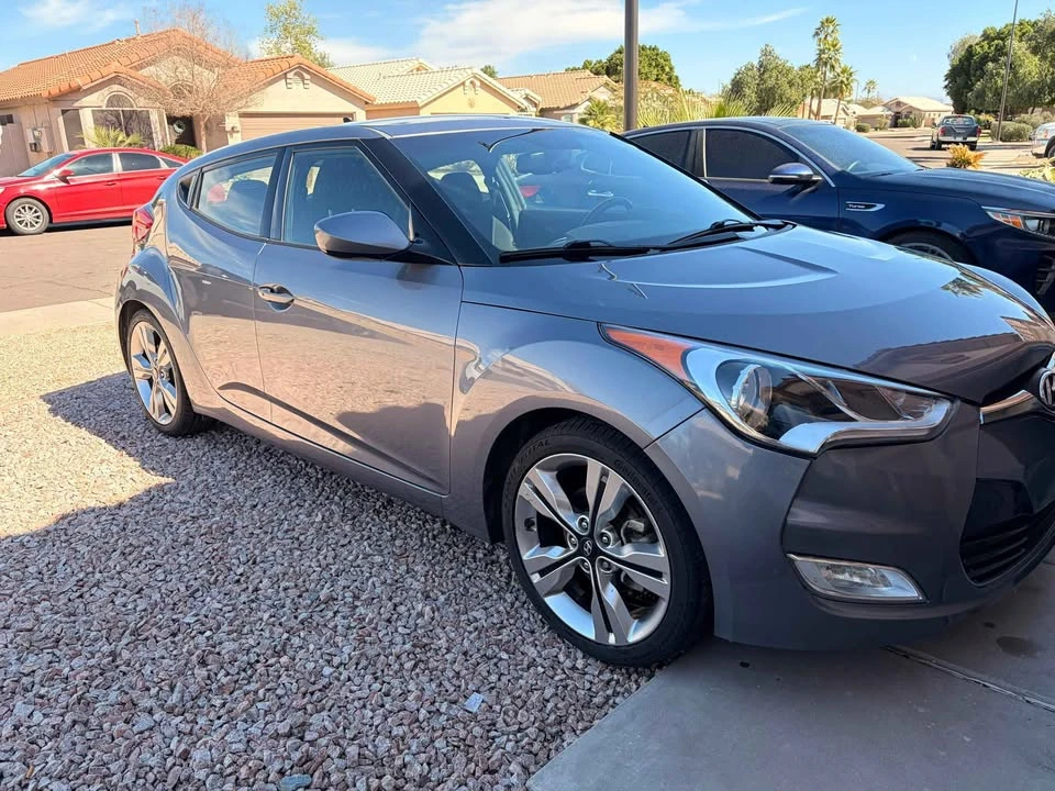 2017 Hyundai Veloster - Image 2 of 10