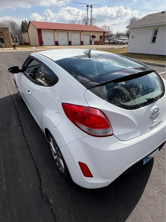 2017 Hyundai Veloster - Image 11 of 18