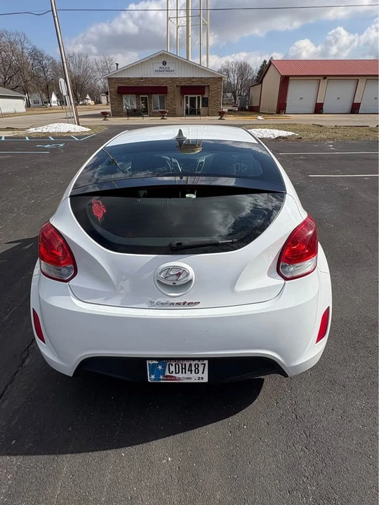2017 Hyundai Veloster - Image 10 of 18