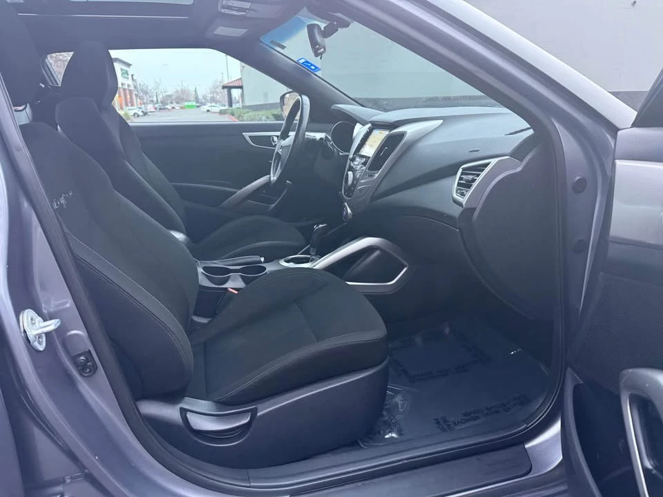 2017 Hyundai Veloster - Image 11 of 17