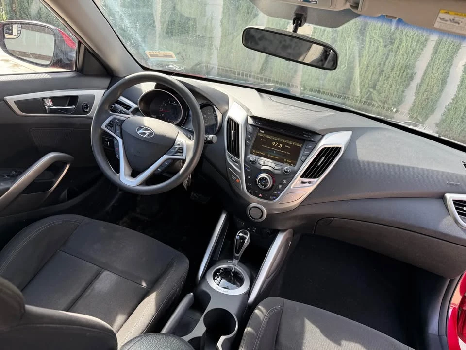 2017 Hyundai Veloster - Image 11 of 15