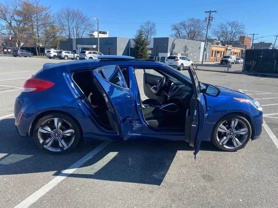2017 Hyundai Veloster - Image 18 of 19