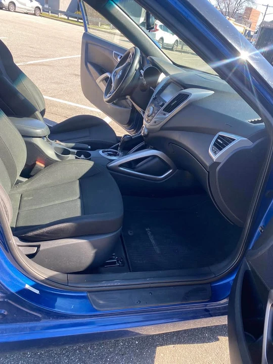 2017 Hyundai Veloster - Image 10 of 10