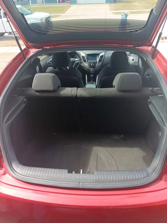 2017 Hyundai Veloster - Image 8 of 12