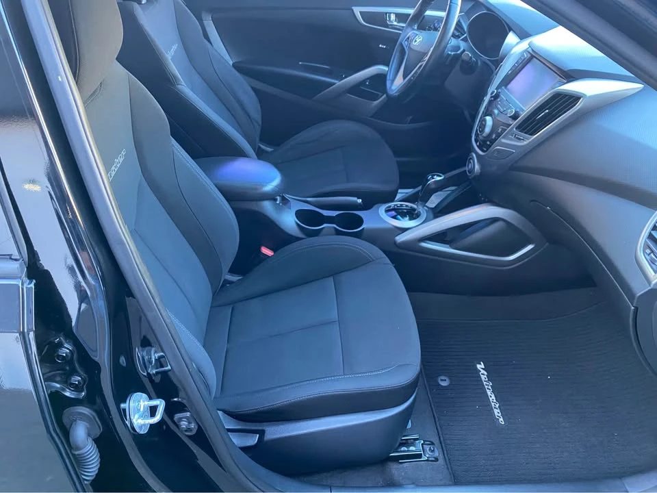 2017 Hyundai Veloster - Image 10 of 12