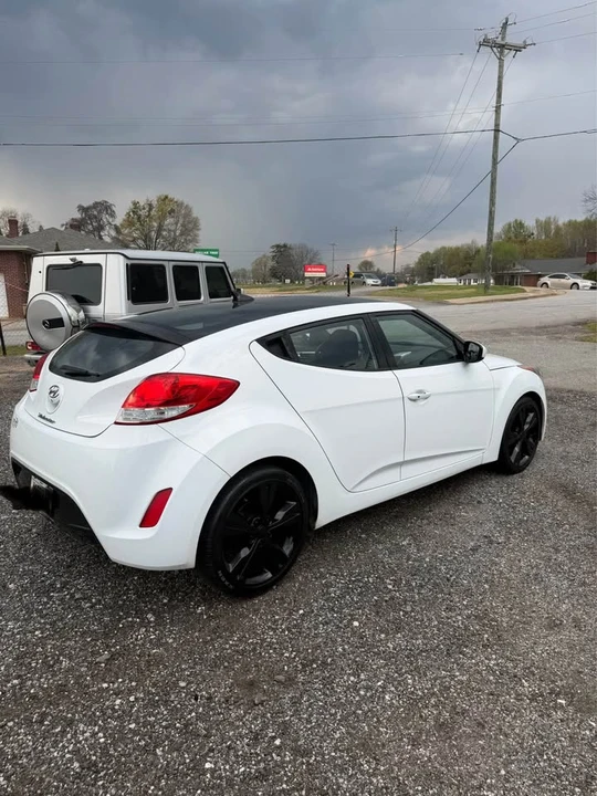 2017 Hyundai Veloster - Image 4 of 13