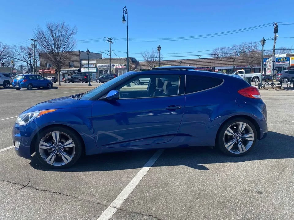 2017 Hyundai Veloster - Image 2 of 19