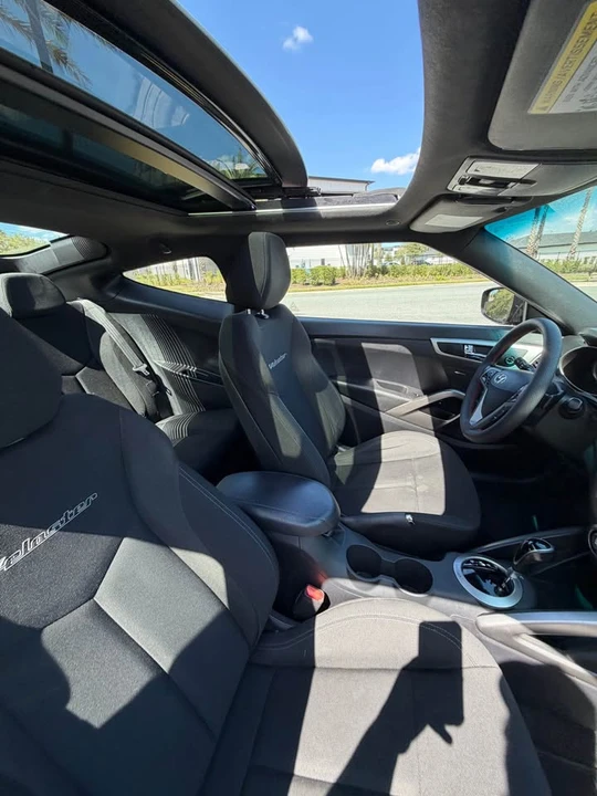 2017 Hyundai Veloster - Image 15 of 17
