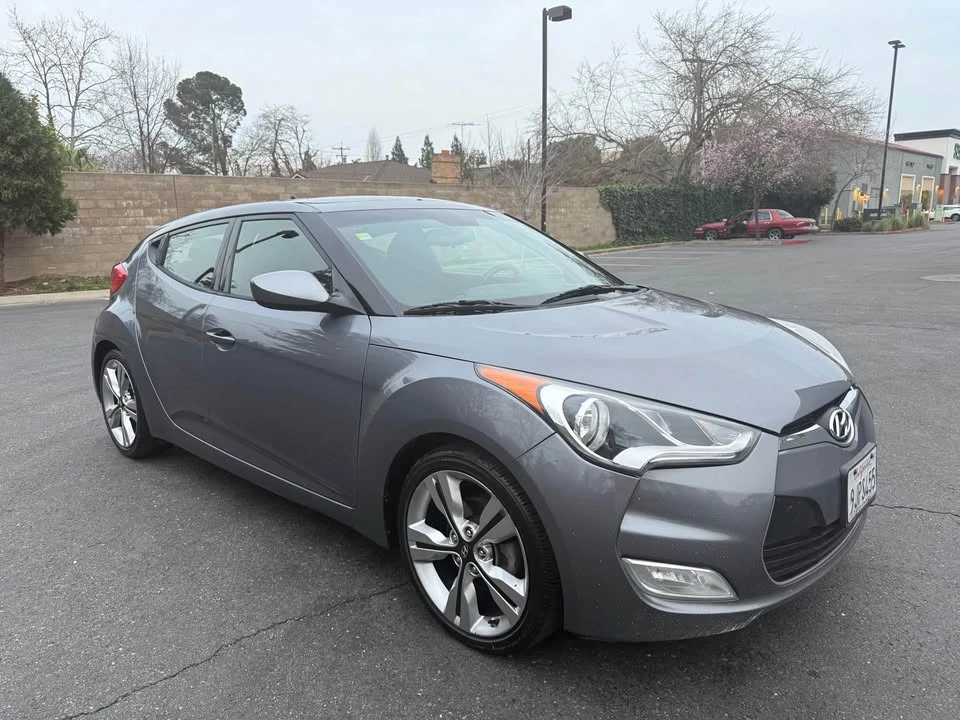 2017 Hyundai Veloster - Image 8 of 17