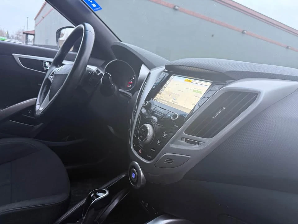 2017 Hyundai Veloster - Image 13 of 17