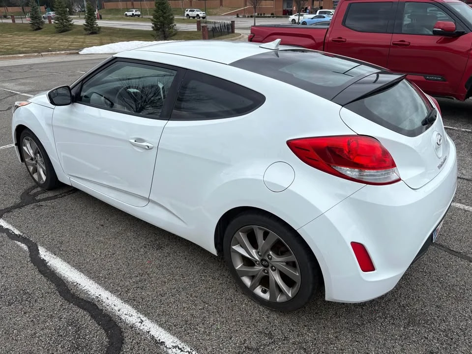 2017 Hyundai Veloster - Image 8 of 12