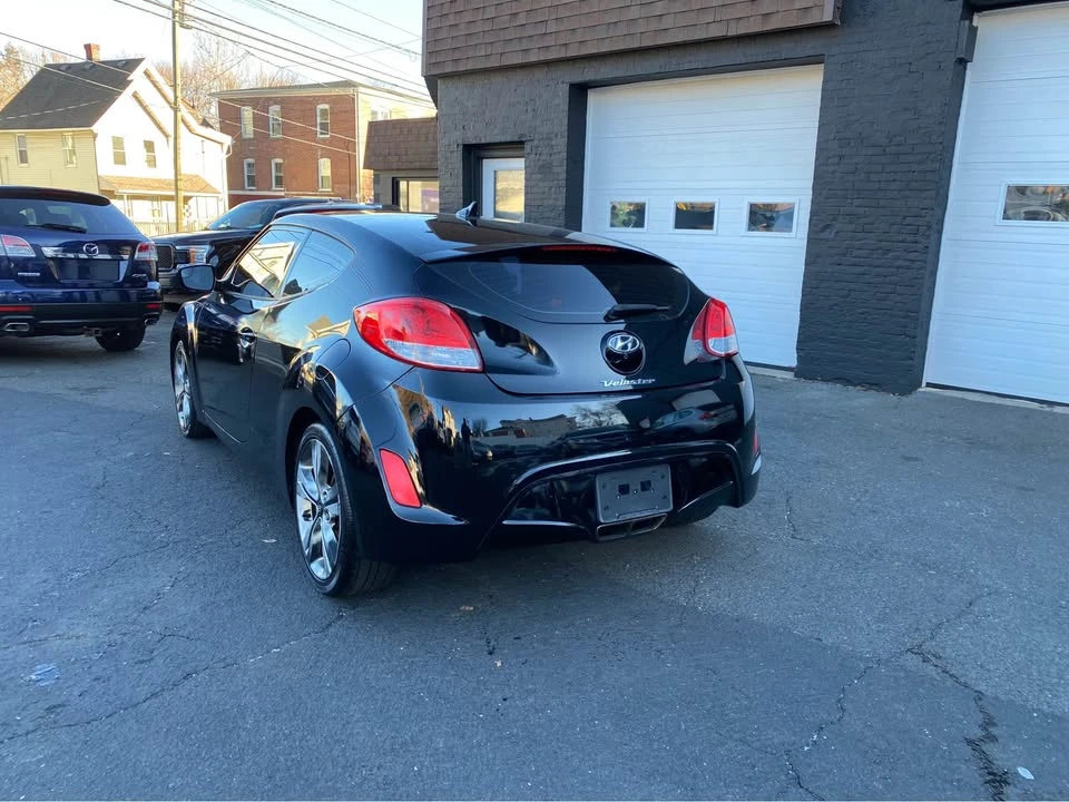 2017 Hyundai Veloster - Image 2 of 12