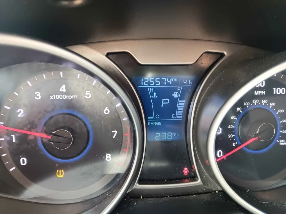 2017 Hyundai Veloster - Image 11 of 12