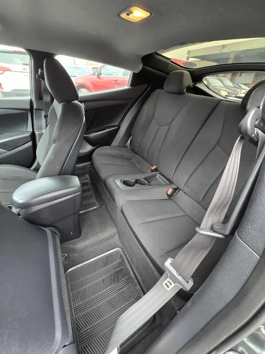 2017 Hyundai Veloster - Image 8 of 9