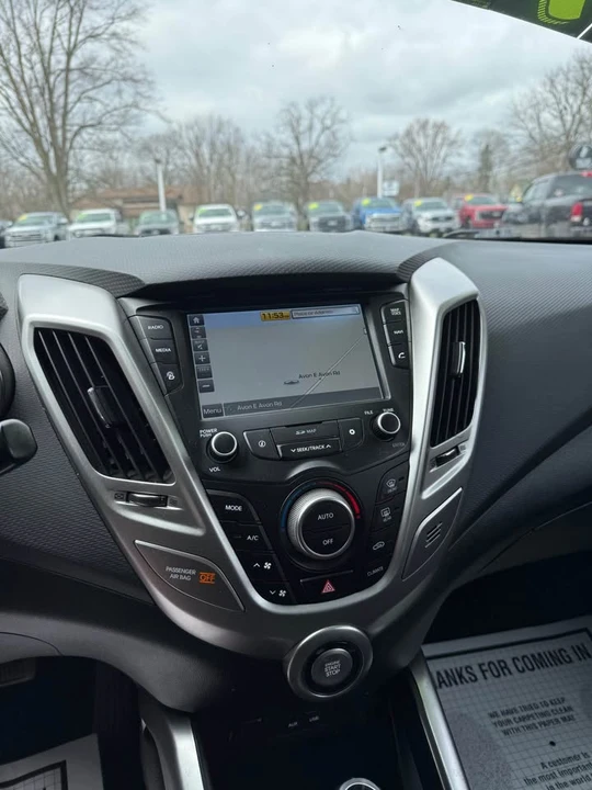 2017 Hyundai Veloster - Image 10 of 12