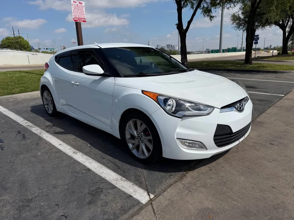 2017 Hyundai Veloster - Image 4 of 12