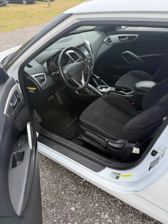 2017 Hyundai Veloster - Image 9 of 13