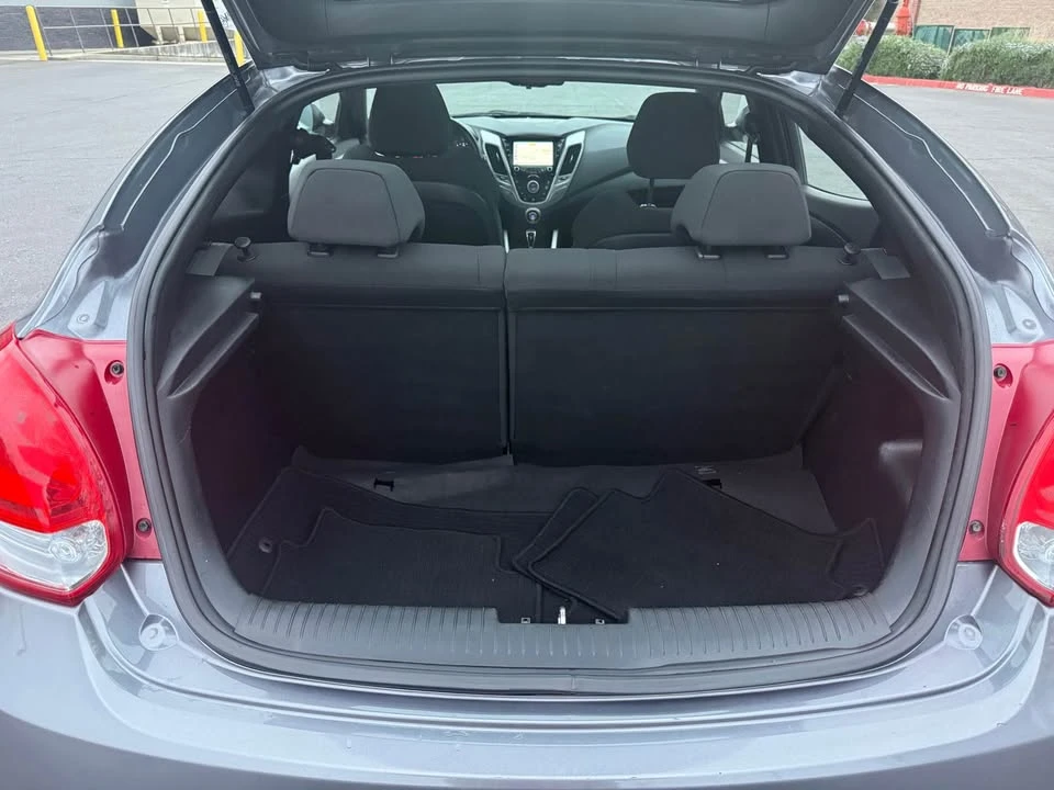 2017 Hyundai Veloster - Image 10 of 17