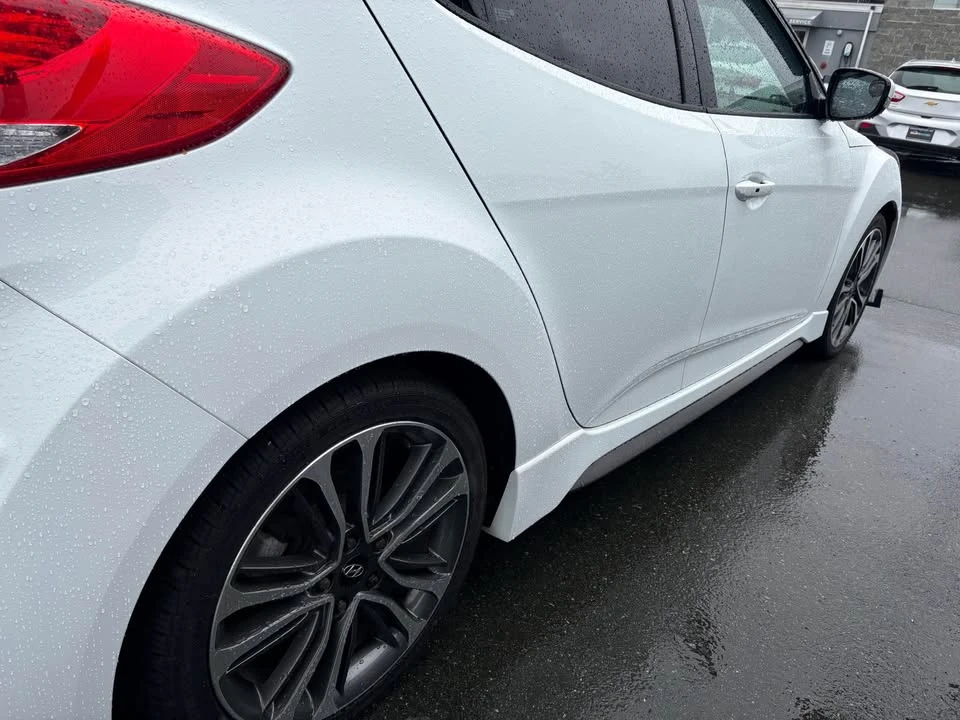 2017 Hyundai Veloster - Image 10 of 18