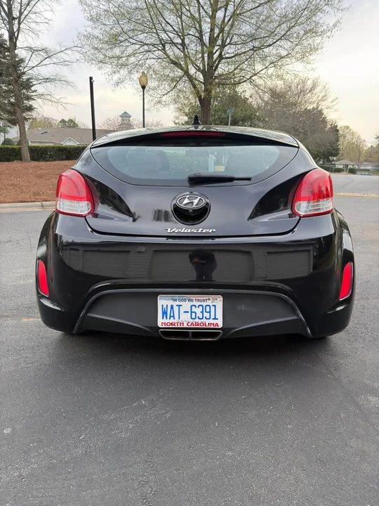 2017 Hyundai Veloster - Image 18 of 20