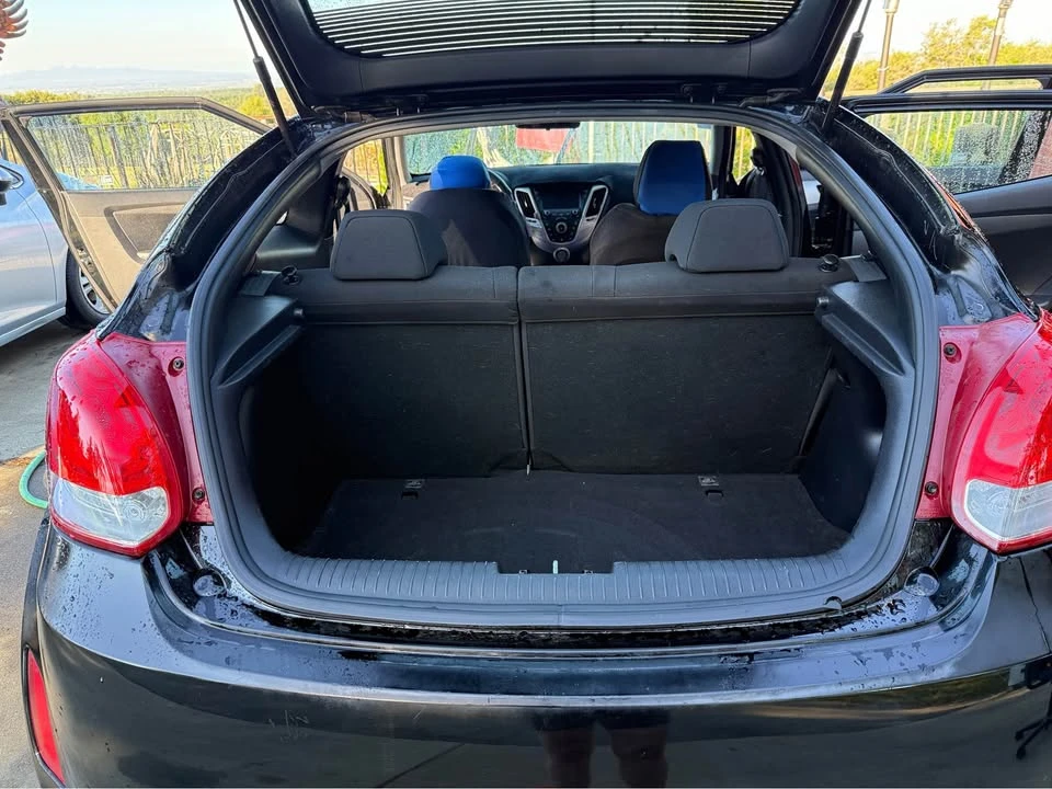 2017 Hyundai Veloster - Image 11 of 12