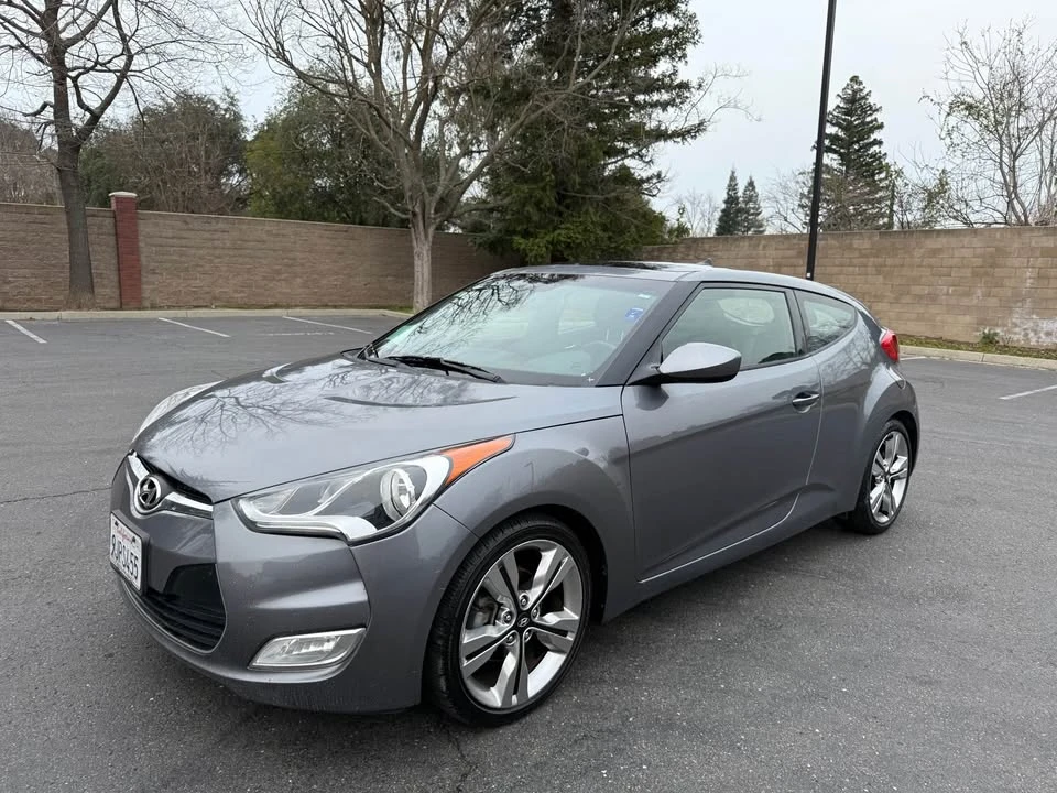2017 Hyundai Veloster - Image 2 of 17
